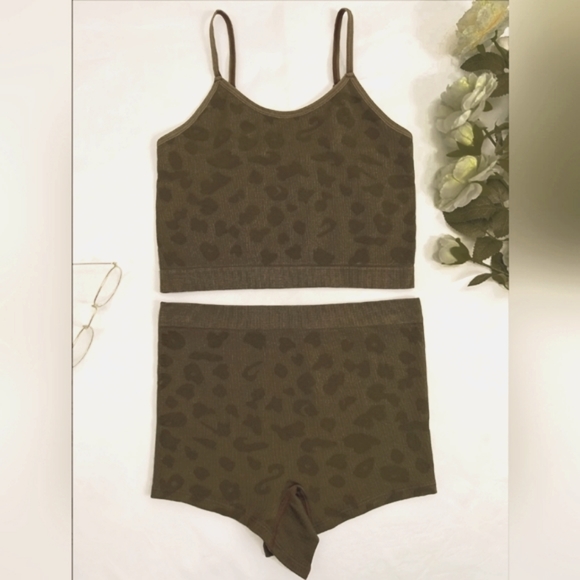 Women's Seamless Leopard Print 2 Piece  Camisole Pajama Set - Picture 4 of 7